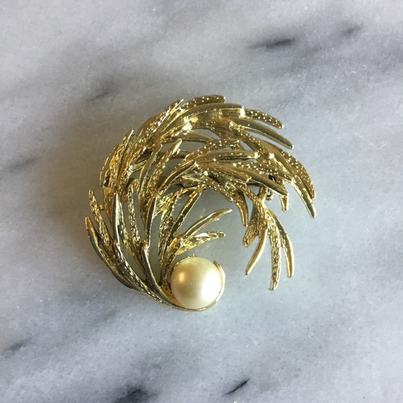 Vintage Pearl Feathers Brooch - Picture 1 of 2